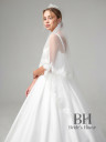 Veil with lace applications