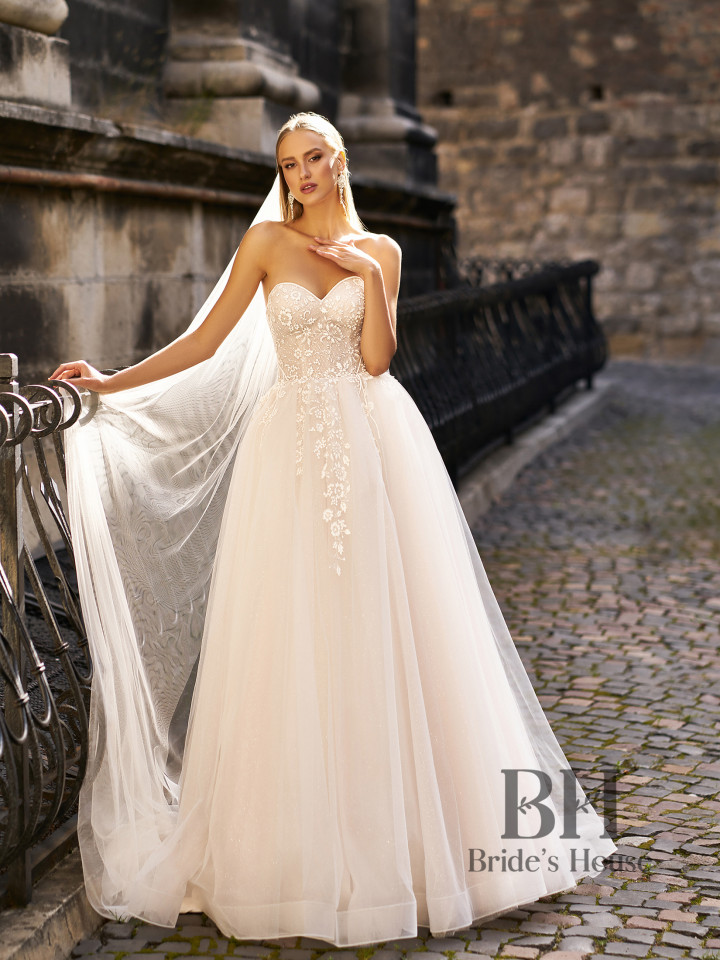 Wedding dress with an open top "Afina"