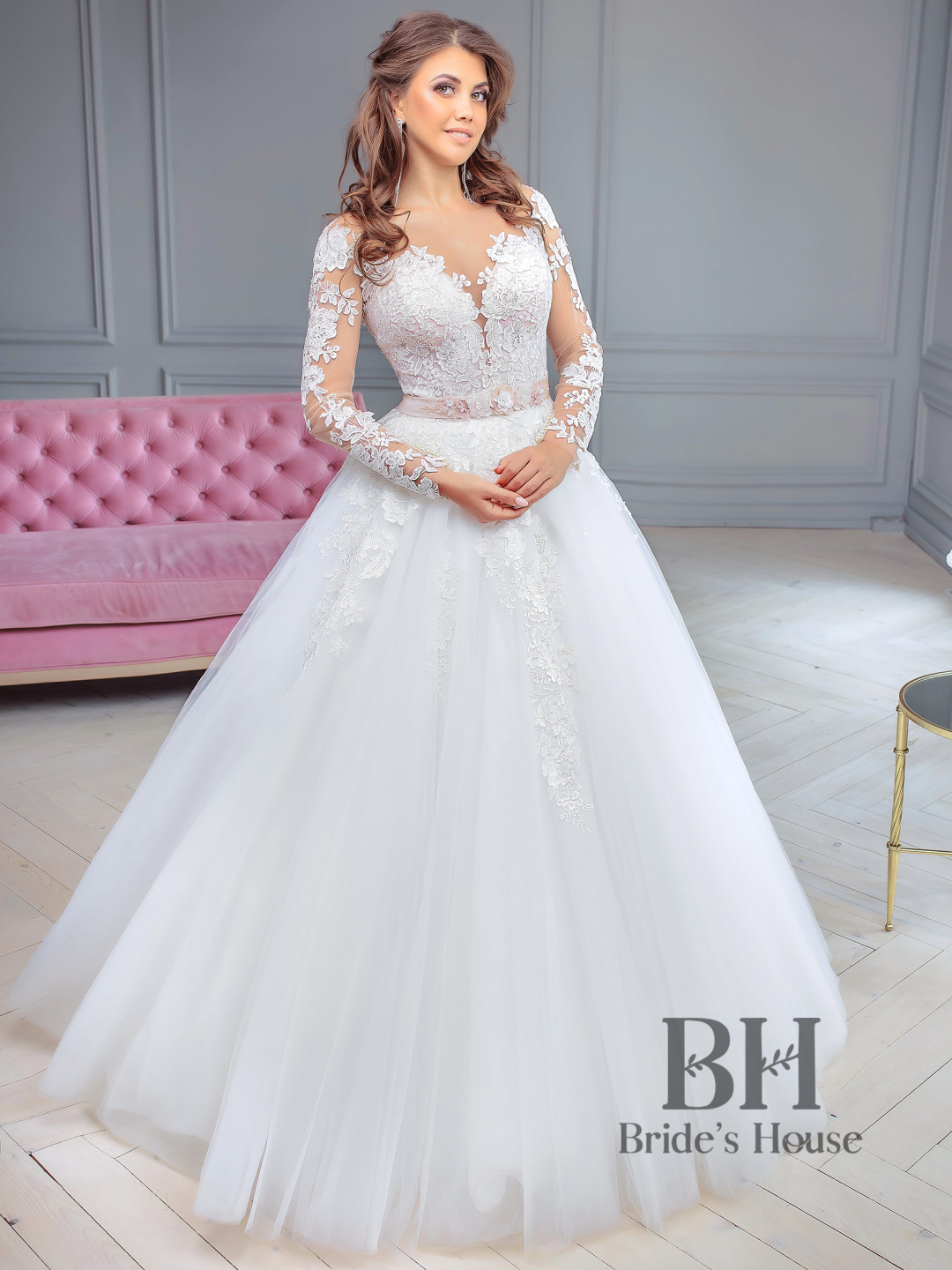Lush wedding dress with sleeves "Anastasia"