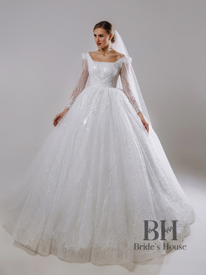 Buffy wedding dress with straight neckline "Angelina"