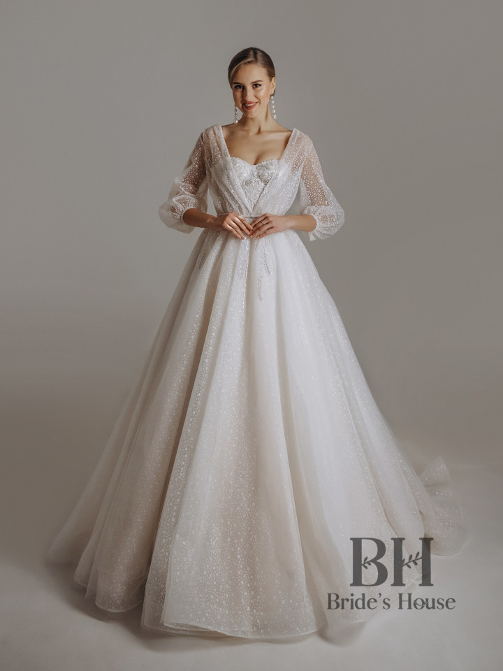 Beautiful lush wedding dress "Ariana"