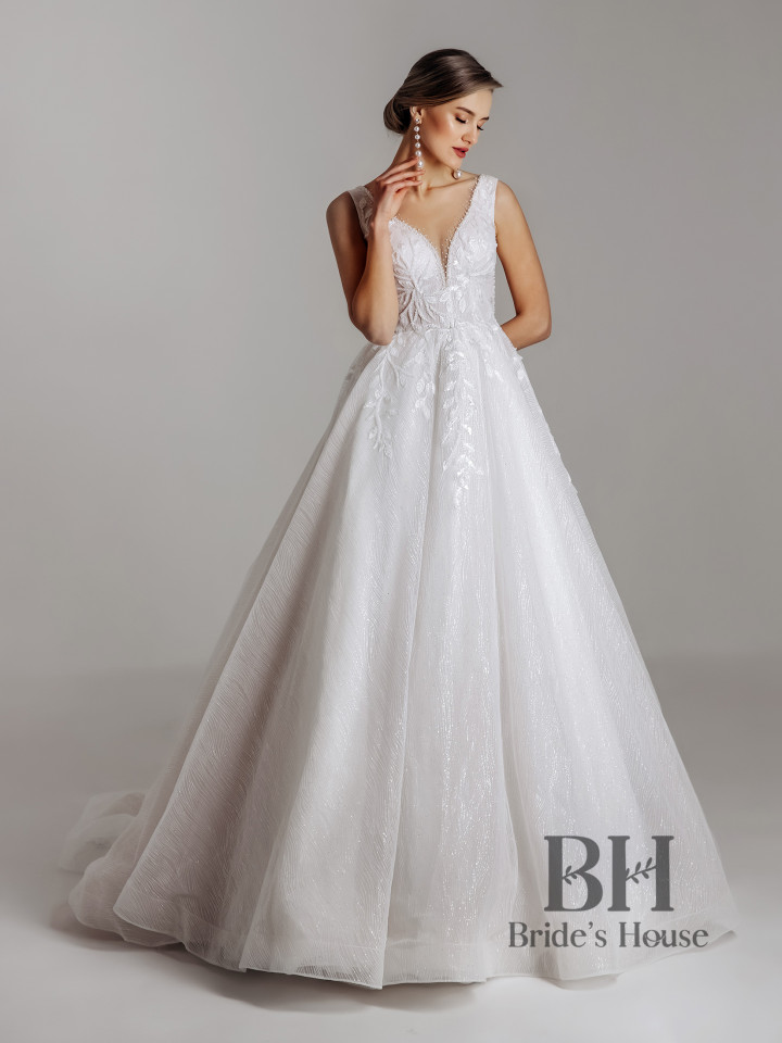 Wedding dress with train "Aurora"