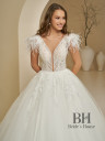 Lush wedding dress with feathers "Bounty"