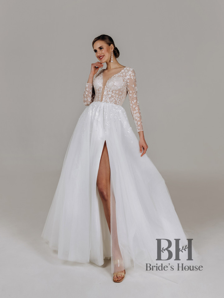 Wedding dress with a slit "Diva"