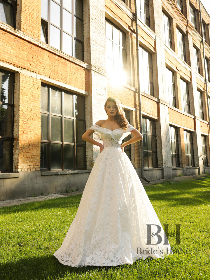 The original wedding dress "Jakard"