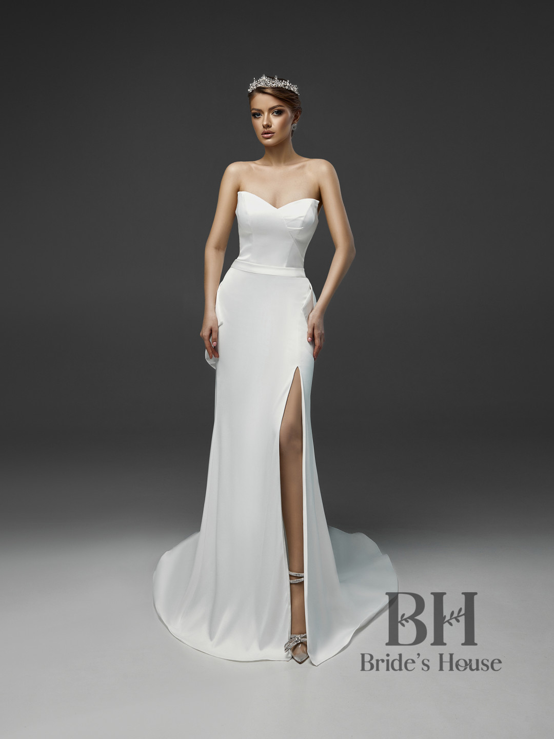 Wedding dress with a bow "Liza"