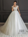 Wedding dress with delicate shoulders "Rafaella"
