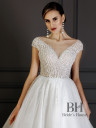 Wedding dress with delicate shoulders "Rafaella"