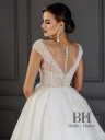 Wedding dress with delicate shoulders "Rafaella"