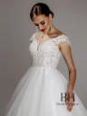 Wedding dress with closed shoulders "Sabrina"
