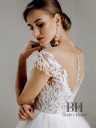 Wedding dress with closed shoulders "Sabrina"