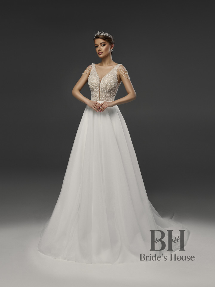 Stylish classic wedding dress "Tayana"