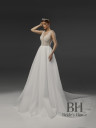 Stylish classic wedding dress "Tayana"