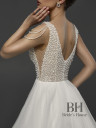 Stylish classic wedding dress "Tayana"