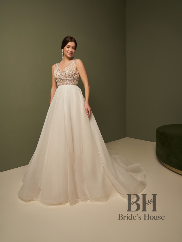 Wedding dress with deep neckline "Florence"