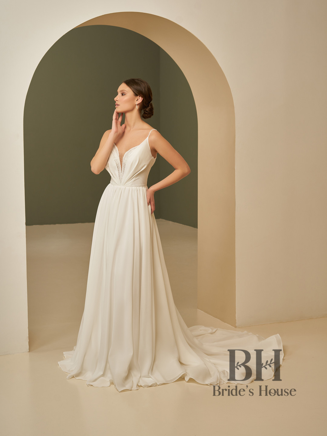 A-line wedding dress with open top "Lita"