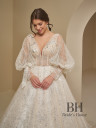 Lush wedding dress with long train "Roberta"