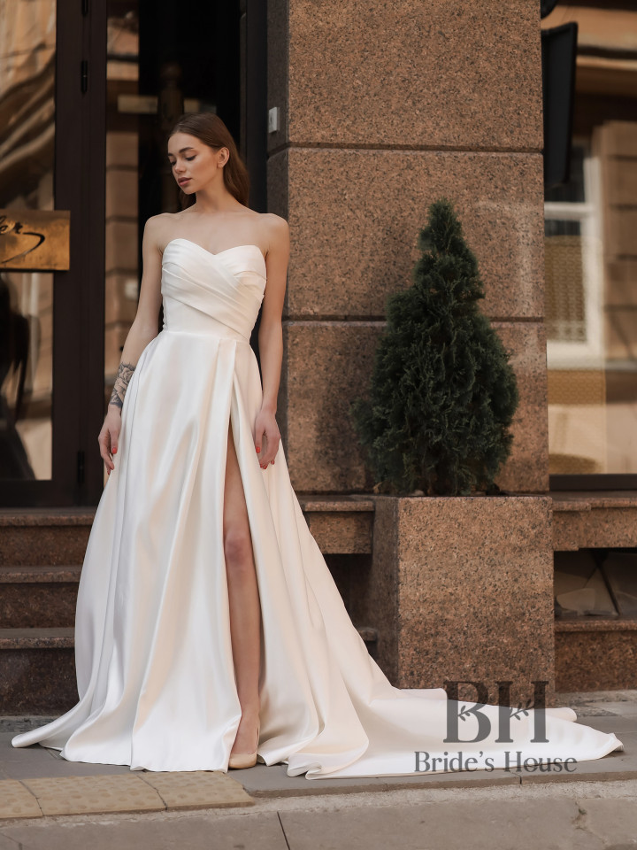 Dress with an open corset "Andalusia"