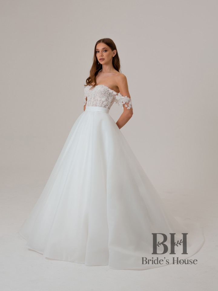 Off the shoulder wedding dress "Bogeniya"
