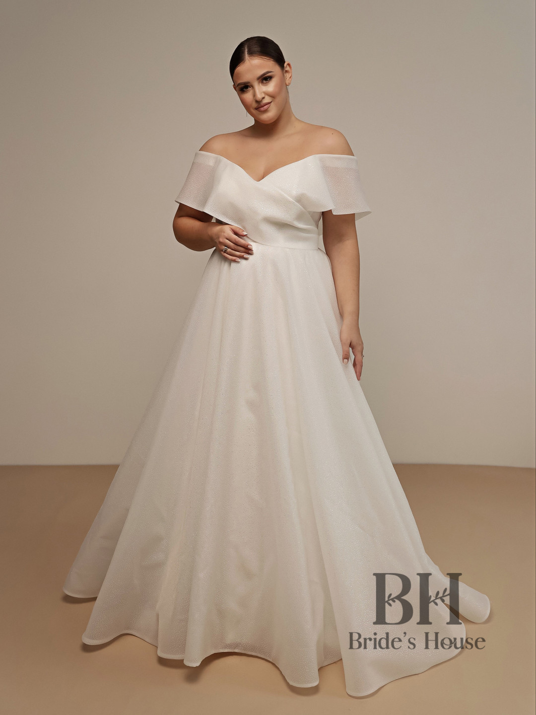 Stylish wedding dress "Brianna"