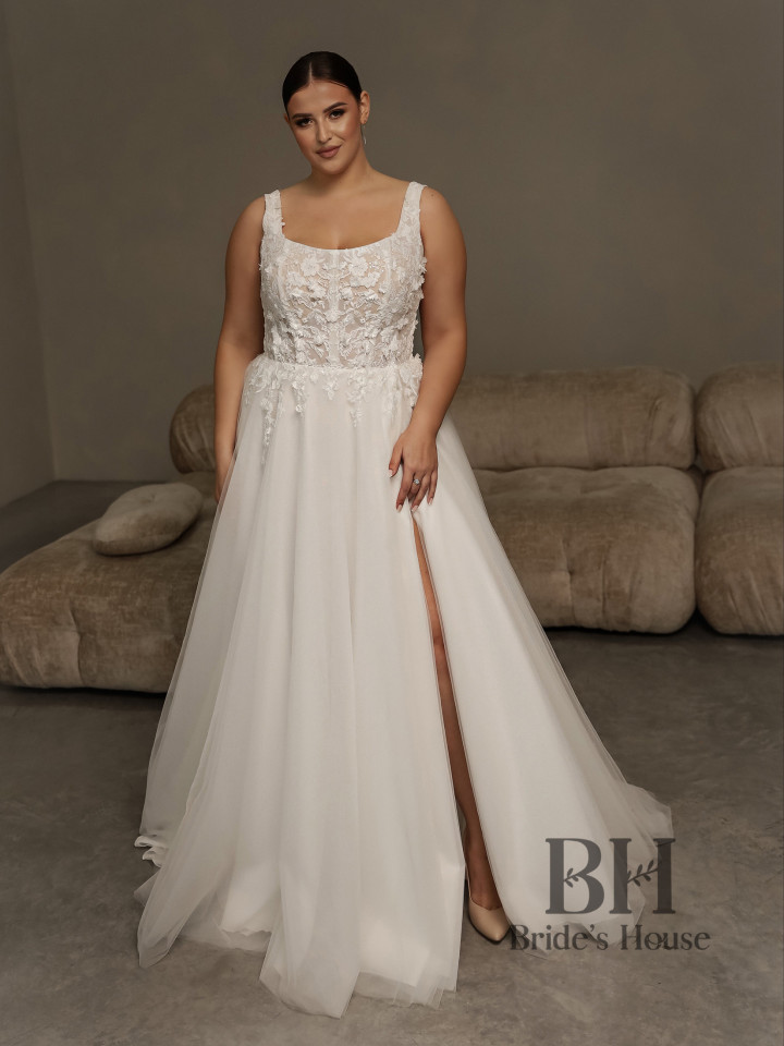 Wedding dress with a slit "Laura"