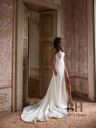 Stylish wedding dress with a slit and train “Beylis”