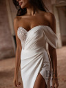 Stylish wedding dress with a slit and train “Beylis”