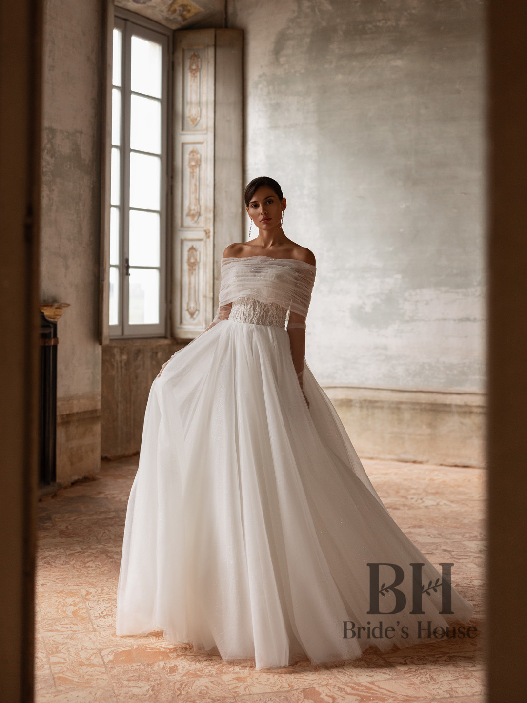 Wedding dress with a removable cape “Brooklyn”