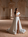 Wedding dress made of elegant wax fabric “Clarins”