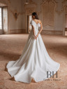 Wedding dress made of elegant wax fabric “Clarins”