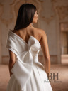 Wedding dress made of elegant wax fabric “Clarins”