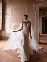 The figure-fitting wedding dress “Dacota”