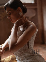 The figure-fitting wedding dress “Dacota”