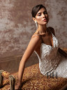 The figure-fitting wedding dress “Dacota”