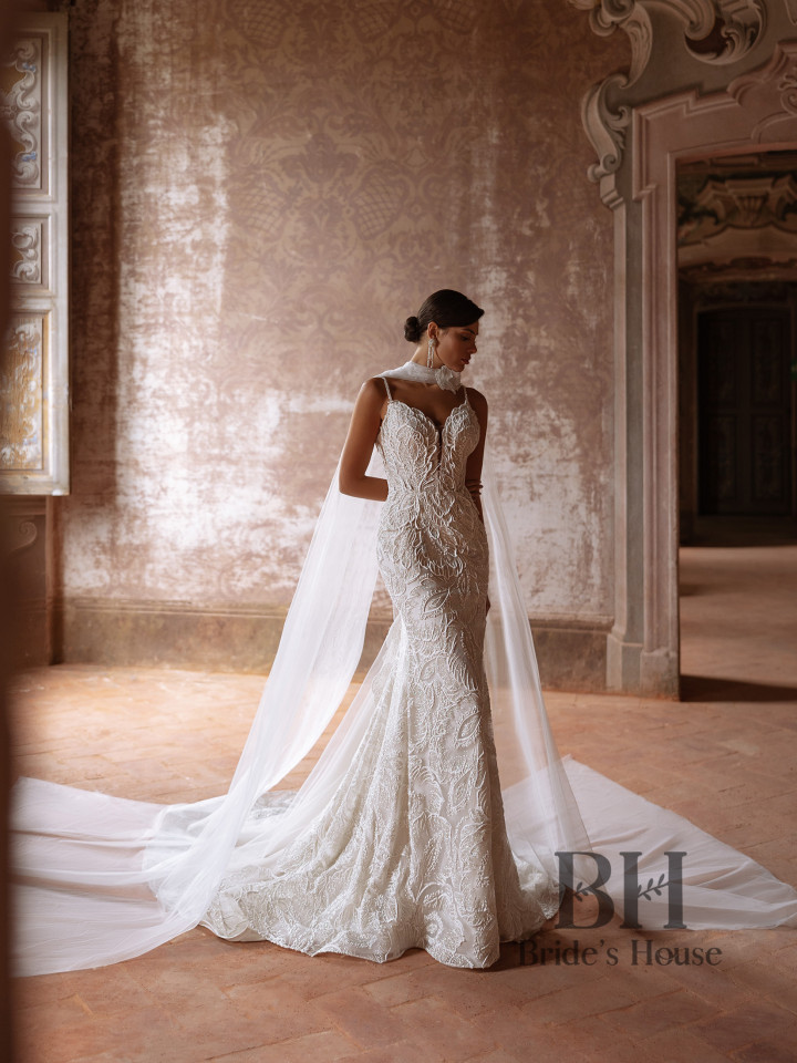 The figure-fitting wedding dress “Dacota”