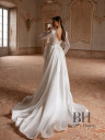 Wedding dress with sleeves and bow “Gledys”