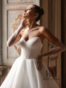 Wedding dress with a lush skirt “Lucianna”