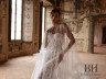 Wedding dress with detachable cape “Sicilia”