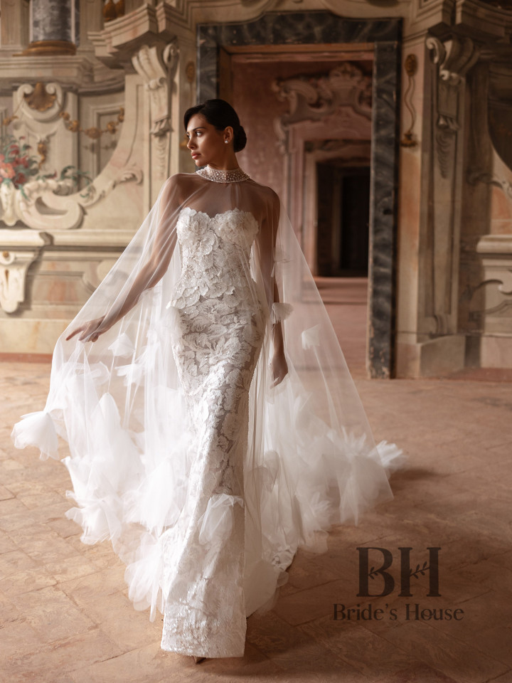 Wedding dress with detachable cape “Sicilia”